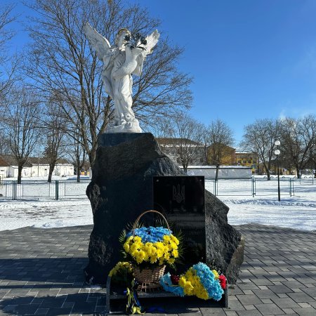 ГЕРОЇ НЕ ВМИРАЮТЬ. ВОНИ ЗГОРИ ТРИМАЮТЬ НЕБО НАД УКРАЇНОЮ!