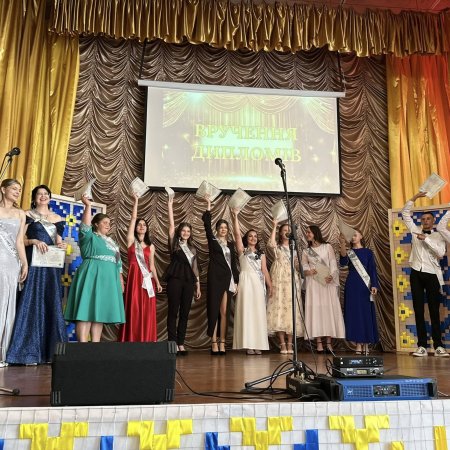 125 молодих історій великої професії: у Сарненському педагогічному фаховому коледжі РДГУ відбувся випускний 