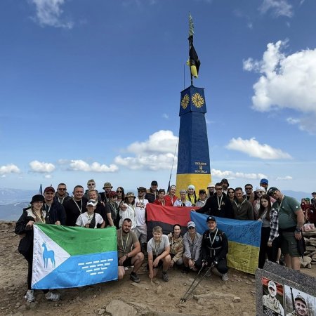 Ветерани та родини військових Сарненської громади підкорили Говерлу
