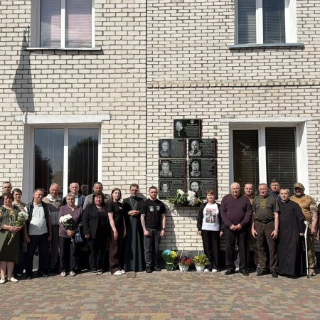 Вічна шана: у Сарнах відкрили меморіальні дошки полеглим Героям