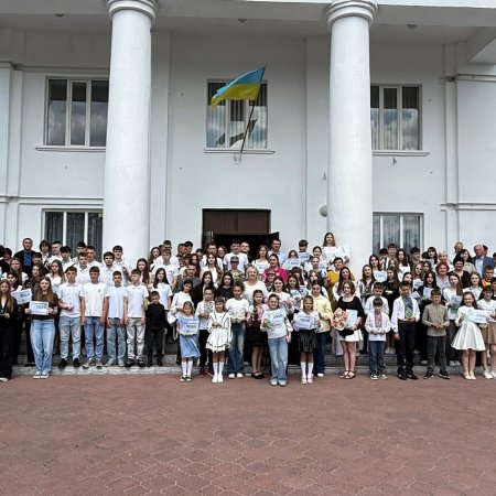 «Незламні знаннями, вільні мріями»: у Сарненській громаді відзначили талановиту молодь