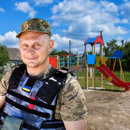 Пам'ять, що дарує радість дітям: у селі Сварині відкрили дитячий майданчик на честь загиблого Героя В’ячеслава Сернюка