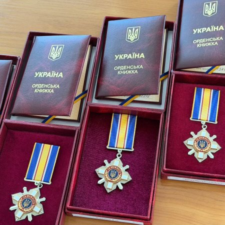 Світла пам'ять і вічна шана: у Сарненській громаді родинам полеглих Захисників вручили державні нагороди
