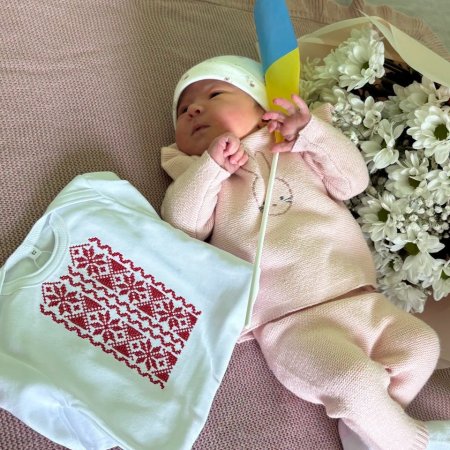 Вишиванки для маленьких українців, народжених у День Прапора та День Незалежності